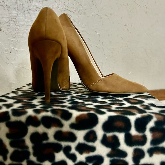 Guess Los Angeles Heels - Picture 2 of 6